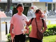 为你护航！广东唯一全盲高考生考场逐梦，今年是第二次赴考