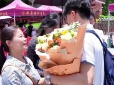 第一批考生已结束高考！走出考场，迎接他们的是……