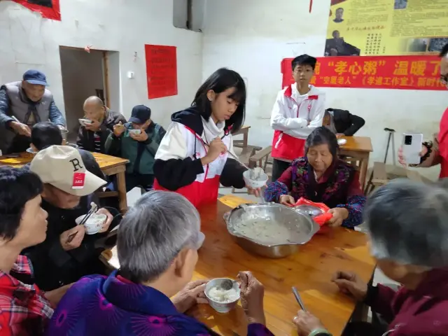 一碗“孝心粥”，十年风雨无阻。