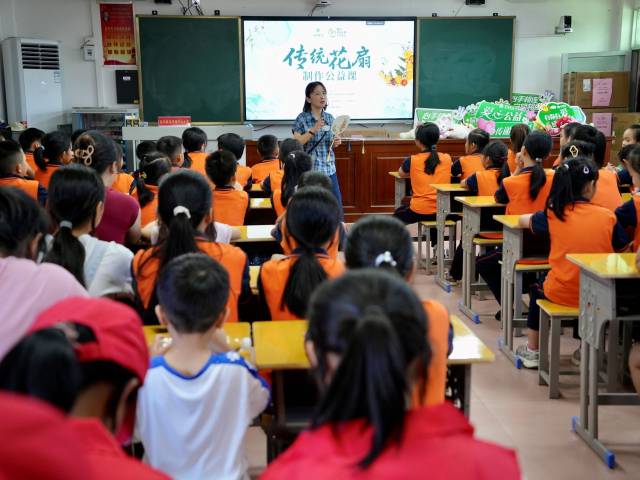 社企联动艺术乡建！公益行走入梅州五华