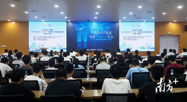 “百万英才汇南粤”——2025年江门市“十城百校”系列活动之校园巡回宣讲首场活动在五邑大学举行。 “百万英才汇南粤”——2025年江门市“十城百校”系列活动之校园巡回宣讲首场活动在五邑大学举行。