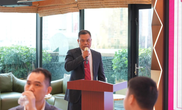 珠海斗门供销社副主任朱成源。