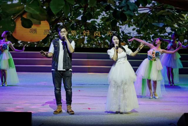 梅州原创音乐作品《梅州柚》表演。  