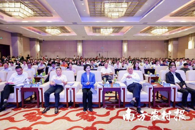 2025貴州刺梨產(chǎn)業(yè)融合助力消費(fèi)升級(jí)推進(jìn)會(huì)現(xiàn)場(chǎng)