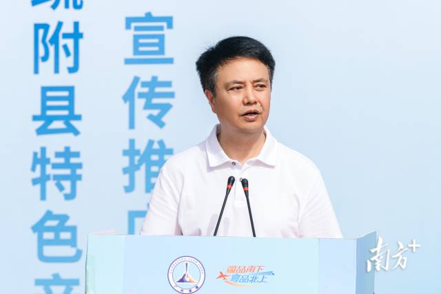 疏附县人民政府副县长赵春辉。