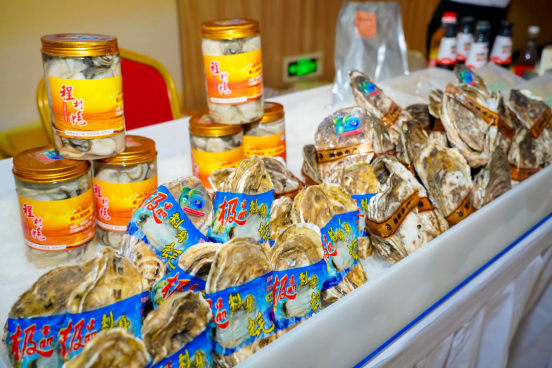 现场展出的阳西农产品琳琅满目。  受访者供图