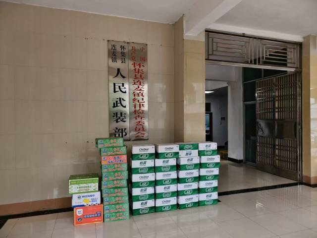 兴泰农牧有限公司捐赠连麦镇政府抗洪救灾物资一批。