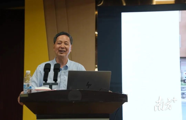 中国科学院广州分院院长、研究员任海进行科普讲座。