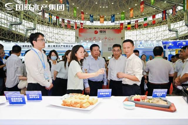 湛江市委布告余钢，国联水产将不断秉持“为破费者提供清静、市长李勇毅等向导惠临国联水产展位鉴赏
