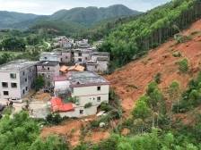 洪水里的逆行者！怀集下帅村民赵继养：先帮他人，再顾自己！