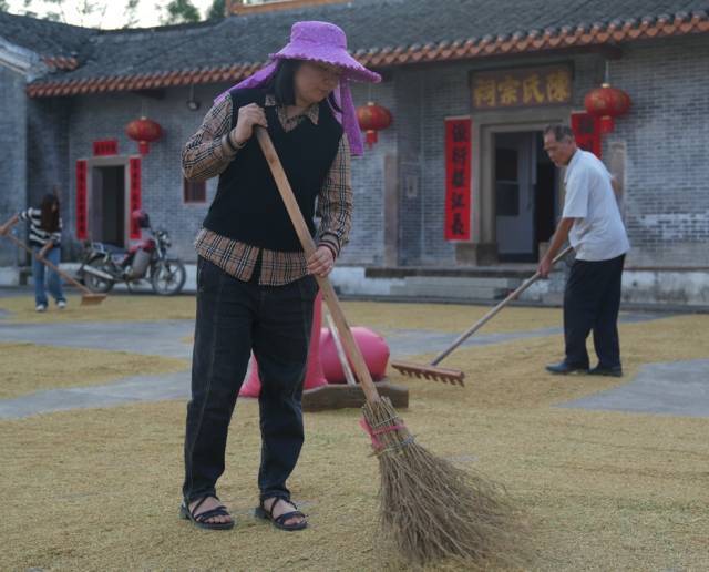 重获新生的阿青，为了新生活而努力