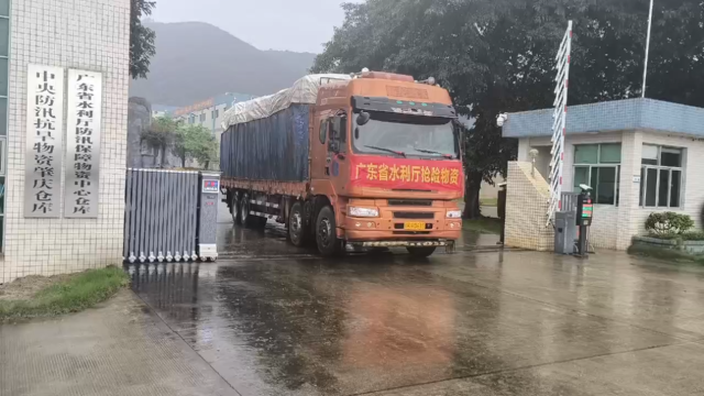 水利部门紧急调派防汛物资。