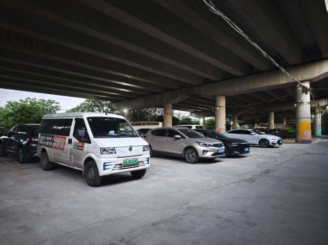 小洲艺术区展览馆改作收费停车场