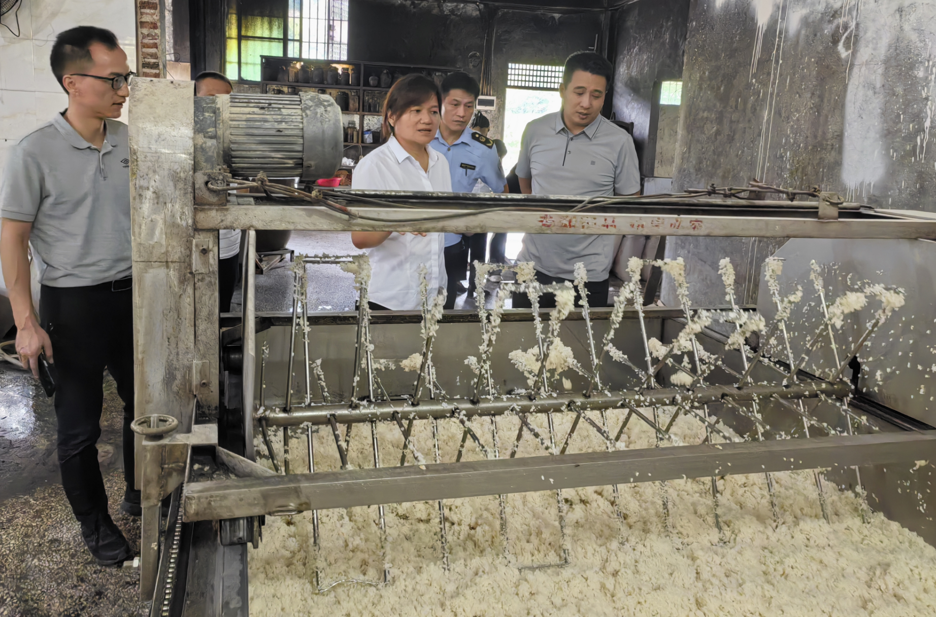 省食品检验所专家团队为新丰米酒产业提供专业指导