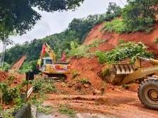 广肇广云高速突击队驰援怀集 抢通道路清淤解民困