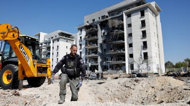 “下场”轰炸伊朗核设施，美国在下一盘什么棋？｜环球深壹度