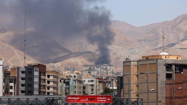 美国“火上浇油”，以伊冲突走向何方？| 南方+编委会一周荐读