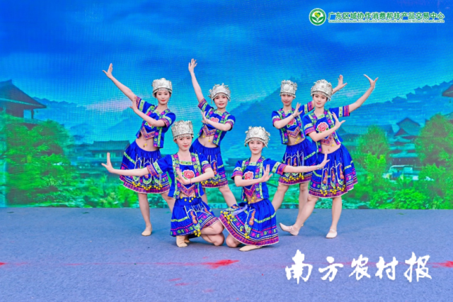 產(chǎn)銷對接活動恰逢“六月六”，現(xiàn)場將有歌舞表演,。