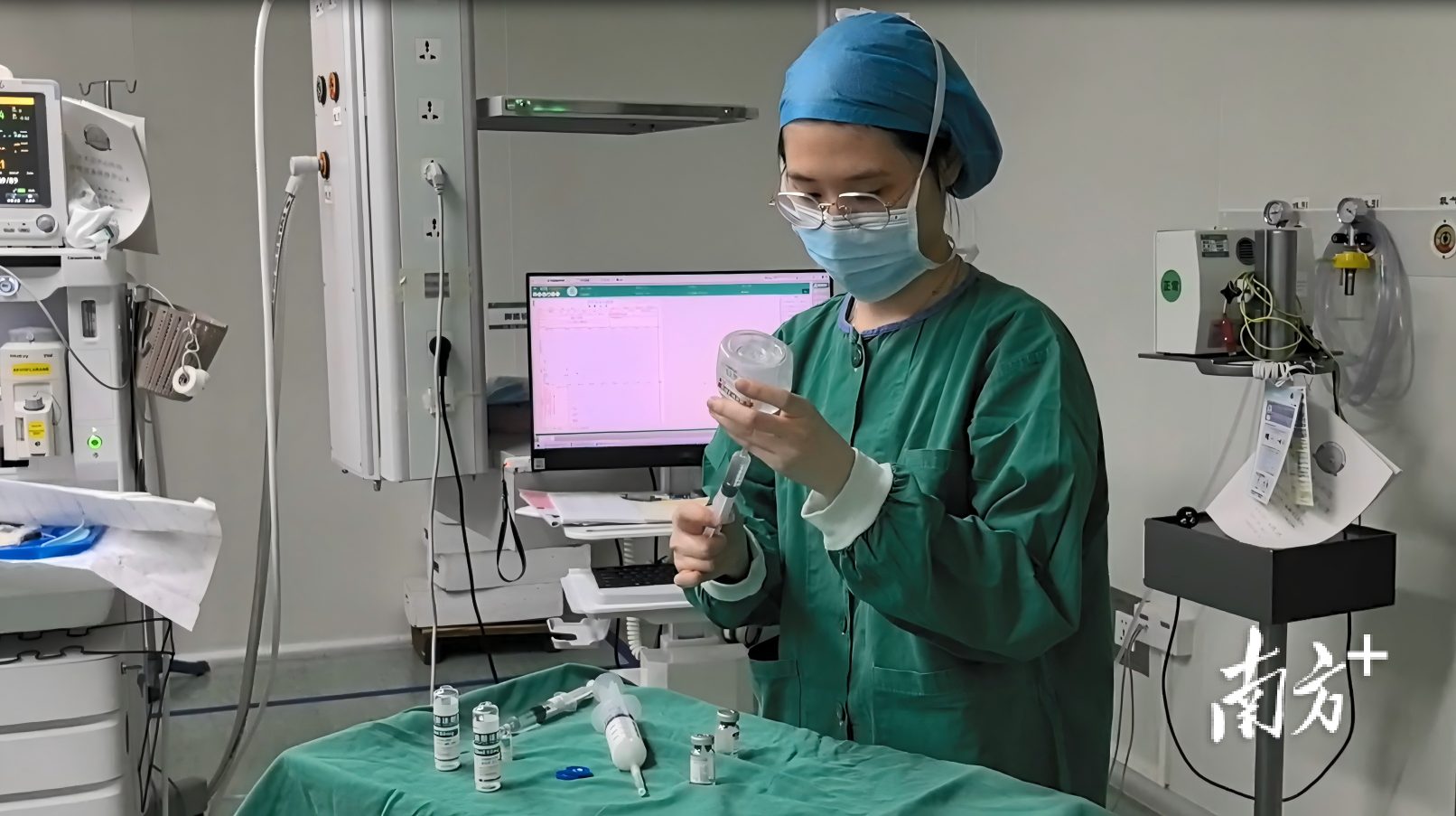 定向生在中心医院麻醉科工作。受访者供图