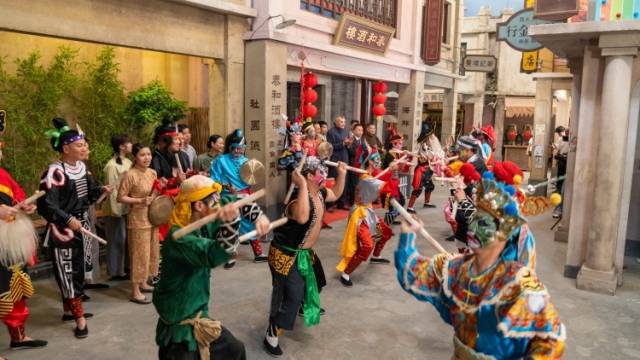 当《七十二家房客》遇上英歌舞，广东人“双厨狂喜”！| 探班视频