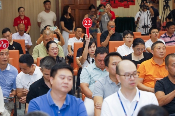 本次拍卖共有14款珍品陈皮亮相。年份贯串种植、陈皮出高