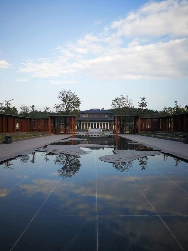 惠能廣場(chǎng),，漫步唐風(fēng)禪意建筑群。