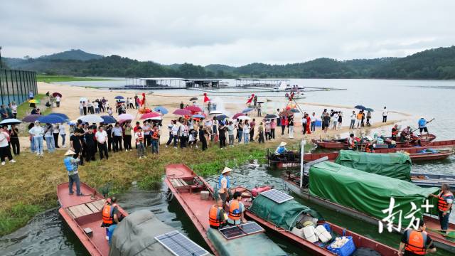 珠江结束休渔期，渔民耕耘万绿湖