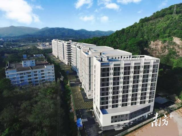 翠城1號(hào)于2023年9月28日開(kāi)工建設(shè),，總投資約3.5億元,，總建筑面積約9.4萬(wàn)平方米。