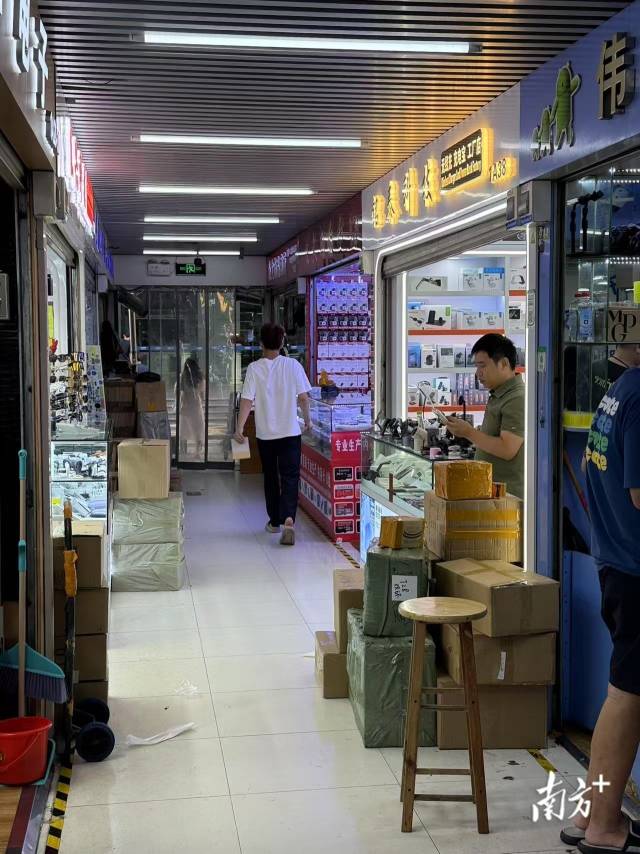 深圳華強(qiáng)北全面禁售無(wú)3C認(rèn)證充電寶，商戶：已下架，保證在售產(chǎn)品合規(guī)