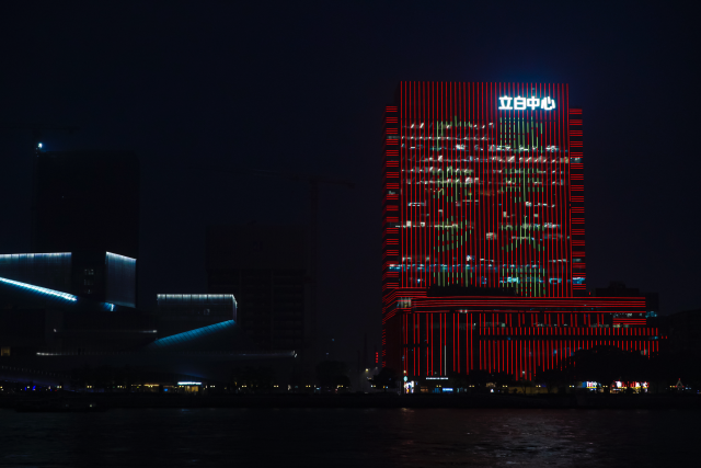 大賽IP亮屏廣州白鵝潭地標(biāo)。  吳秒衡 攝