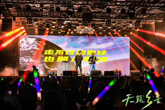 囍地組合演唱感染全場,。 吳秒衡 攝  