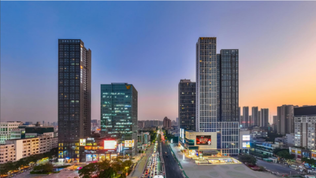 房企半年考大洗牌：千亿房企剩4家，头部却砸5000亿“抢地”