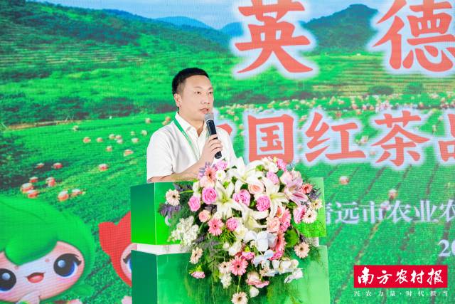 清远市农业农村局副局长谢振权向”三北“、俄蒙茶商推介英德红茶。