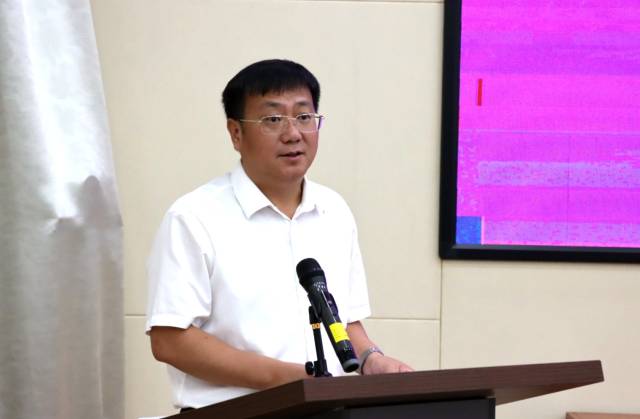 河源市委常委、秘书长孔德胜致辞