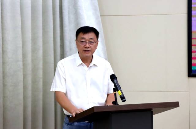 广东省科技厅副厅长李旭东在会上讲话  