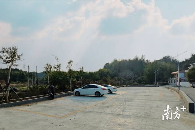 红土地上的幸福答卷：从一盏灯的暖到一片茶的香_南方+_南方plus