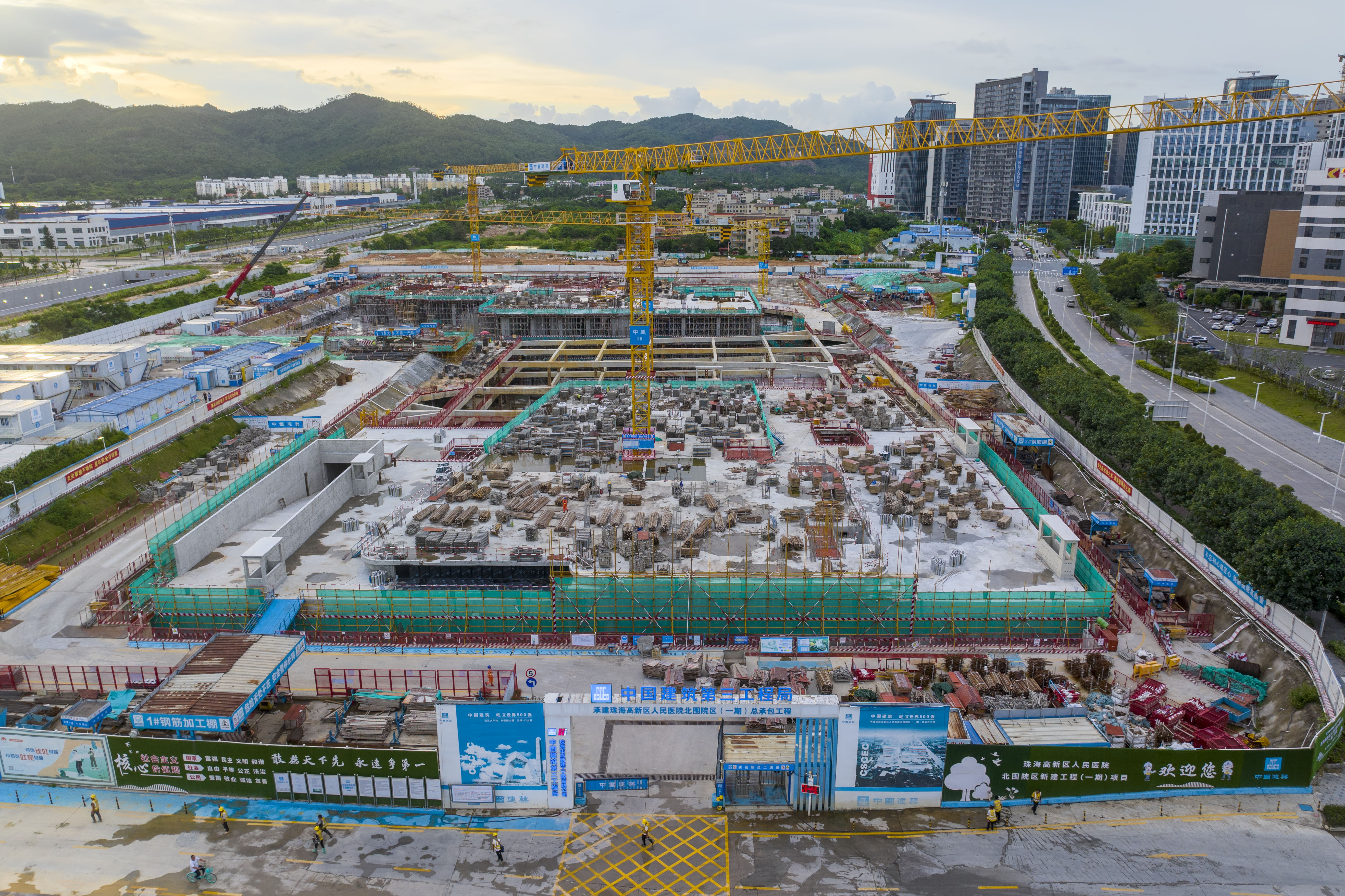 正如火如荼建设中的珠海高新区人民医院北围院区。