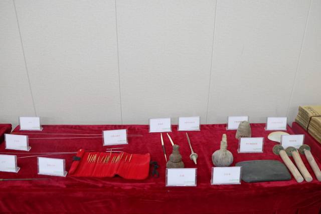 侗医治疗器具(部分)。 侗医治疗器具(部分)。