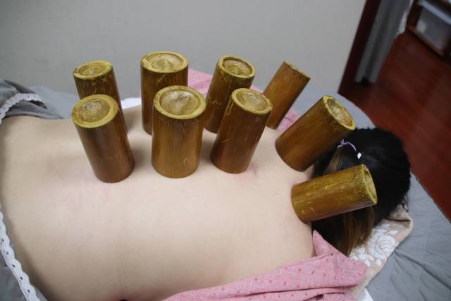 侗药竹罐。 侗药竹罐。