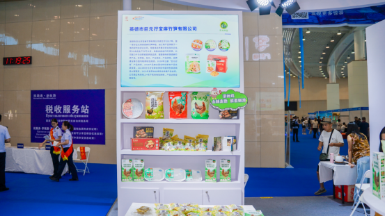 钻研：新西兰三种冠企鹅种群生涯现状差距