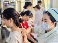 四会多家医院启动“三伏天灸”，市民扎堆“冬病夏治”