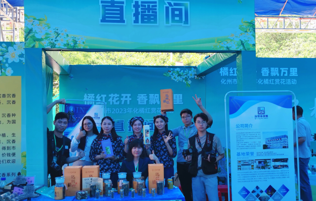 女创业大户带头人闫小灿通过电商运营带动大家一起助农增收。