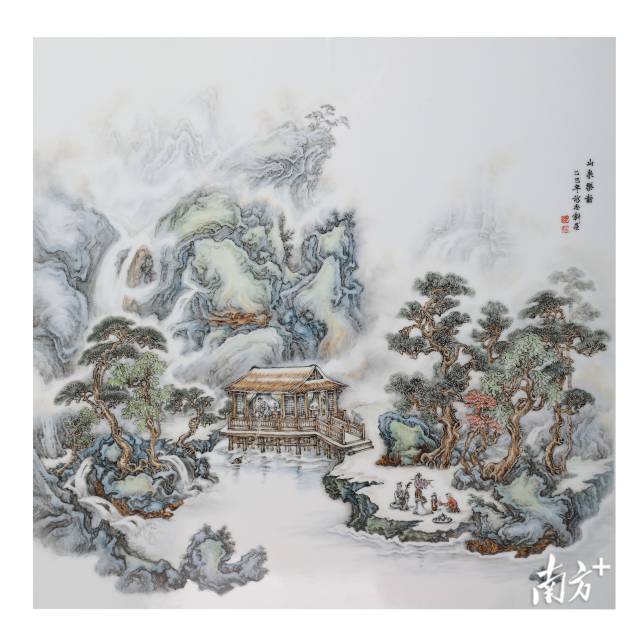 谢志新《山泉乐韵》瓷板画 受访者供图