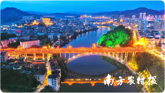 三江侗族自治县夜景。 三江侗族自治县夜景。