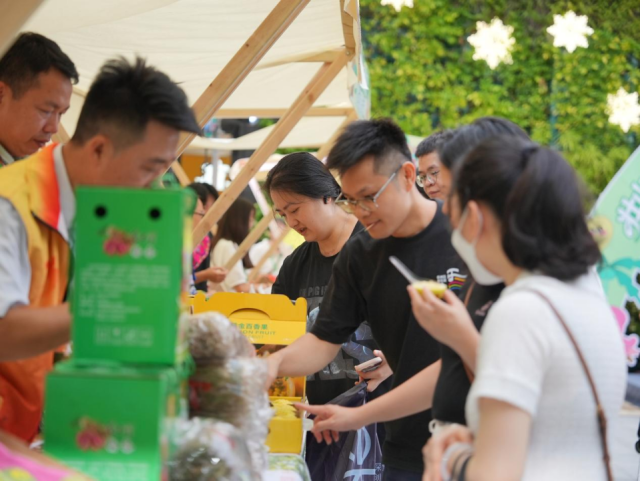 7月18日，百色田阳“壮山农鲜”农特产品走进珠海开启专场展销会。