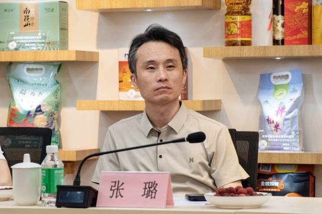 南方报业传媒集团经委委员、南方农村报总经理张璐发言。