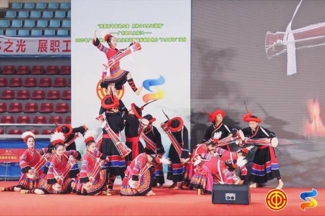 清远连南长鼓舞《鼓从瑶山来》群舞表演