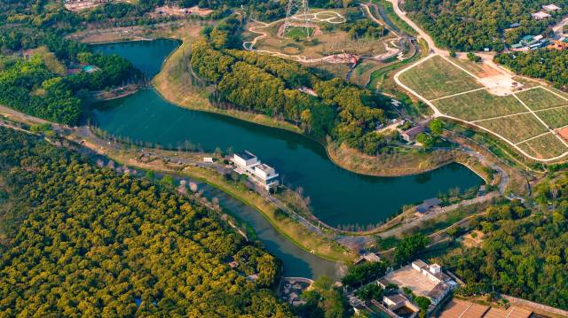 三条河流汇聚于此，故名“写意三河” 