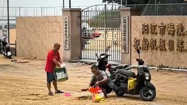 就地挖沙袋、随时开始防御模式，看海边的广东人如何防风