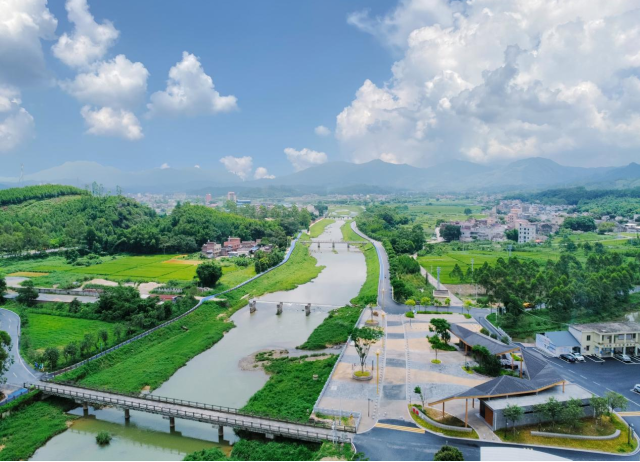 水头镇为潖江的源头，故名“水头”